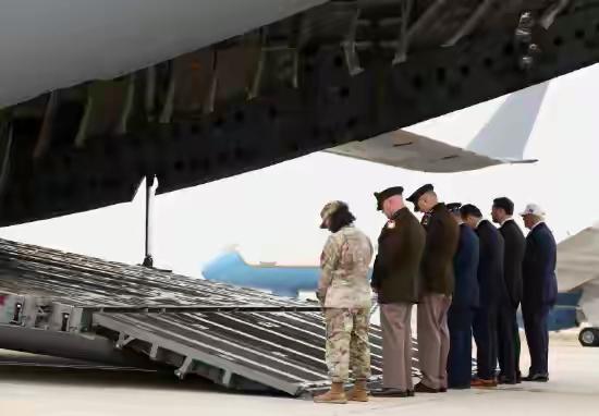 美军又挤出一砣牙膏[笑哭]
美军方迫于国内外压力，象挤牙膏一样，终于于3月10日