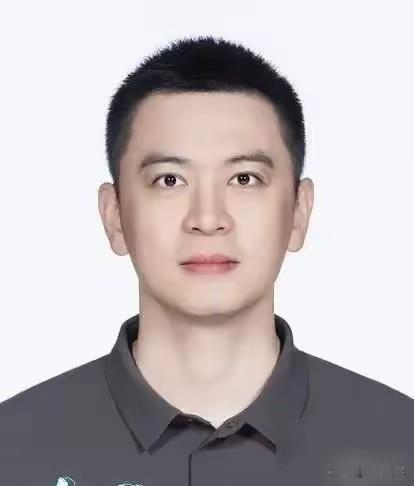 年薪800万，4年3200万，北控向杨鸣拍下巨额合同，赋闲在家，客串过CBA解说