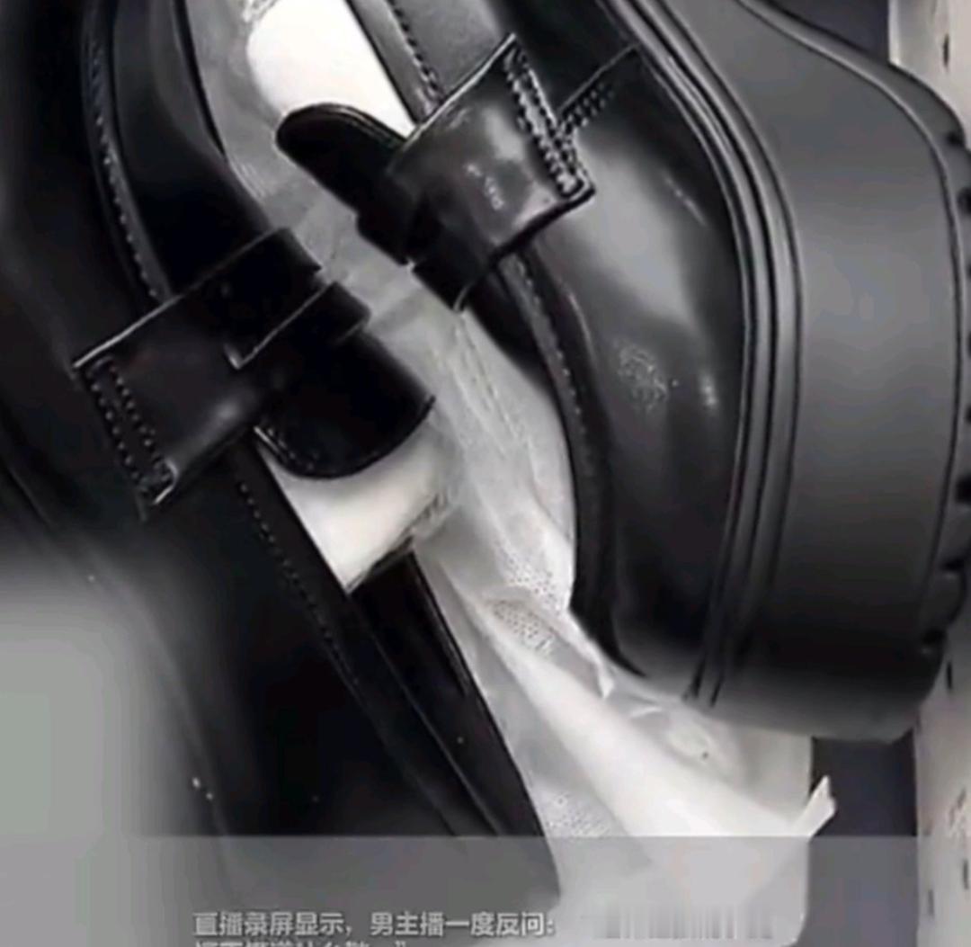 活该！女主问40码鞋遭嘲讽，男主播直接被永久除名！
 
家人们，最近这场直播风波