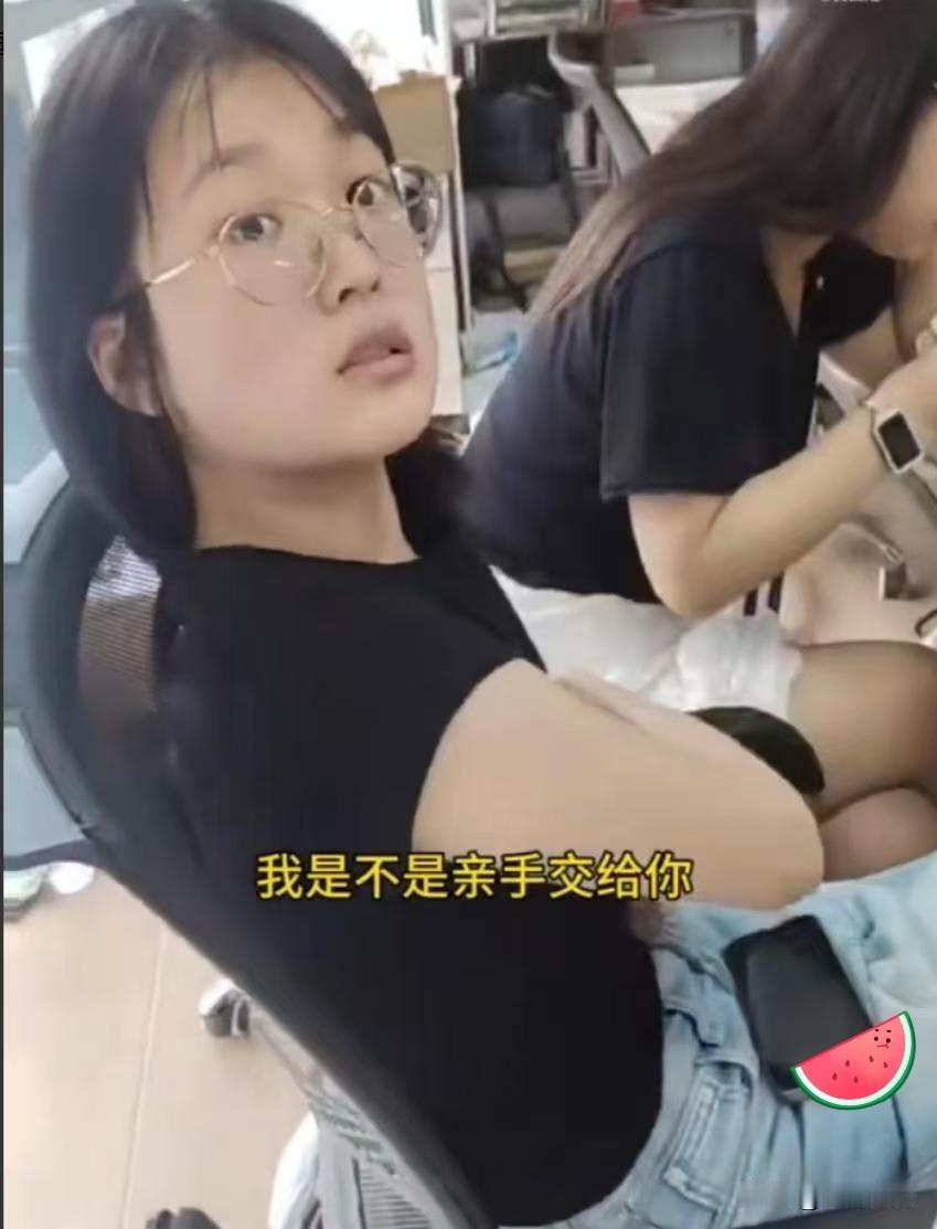 同为打工人，我真的看吐了！

外卖小哥一单赚几块钱，风里来雨里去，被差评、被投诉