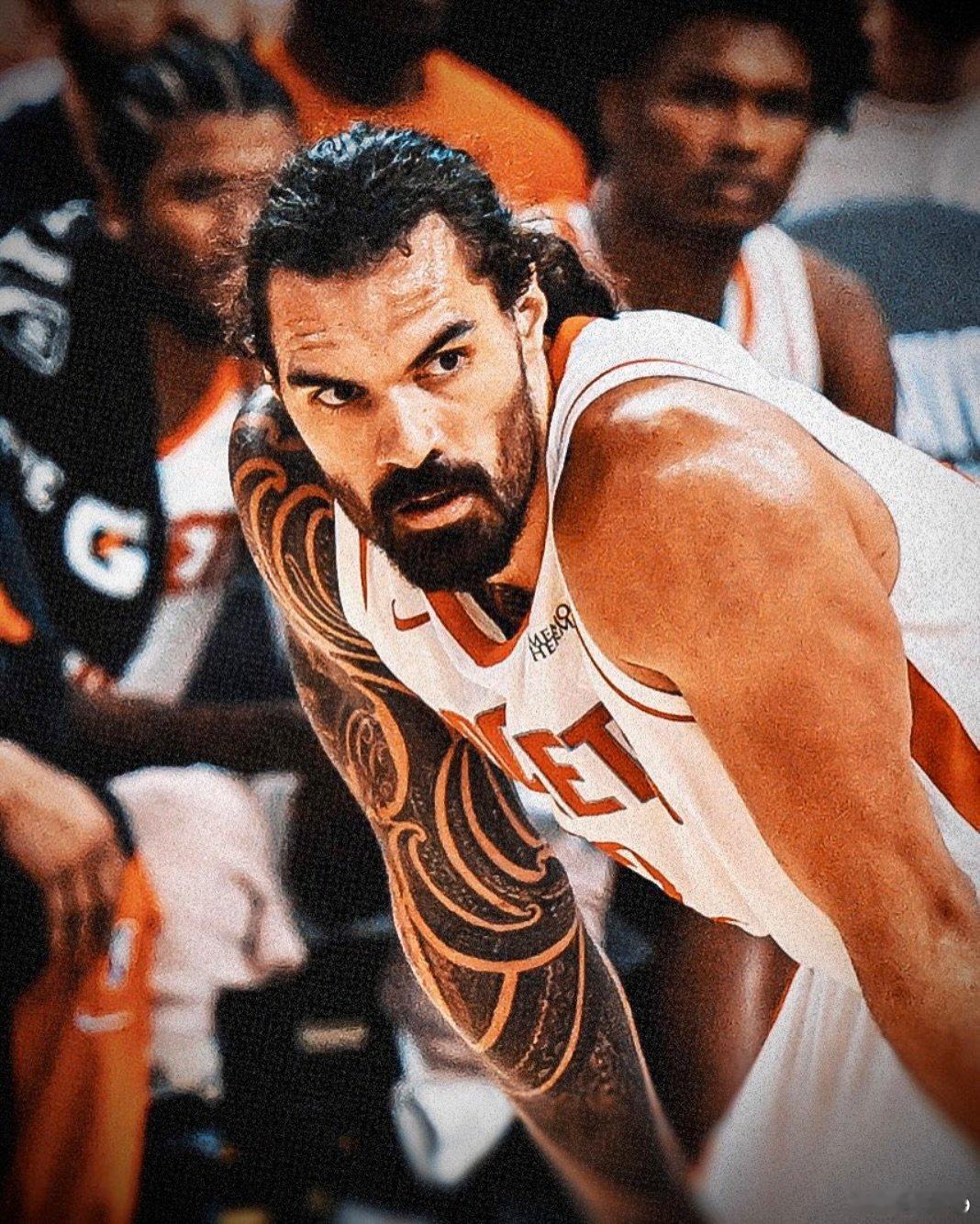 亚当斯（脚踝）确定将缺阵今天火箭队对阵独行侠队比赛。休斯顿火箭 今天没有双塔来制