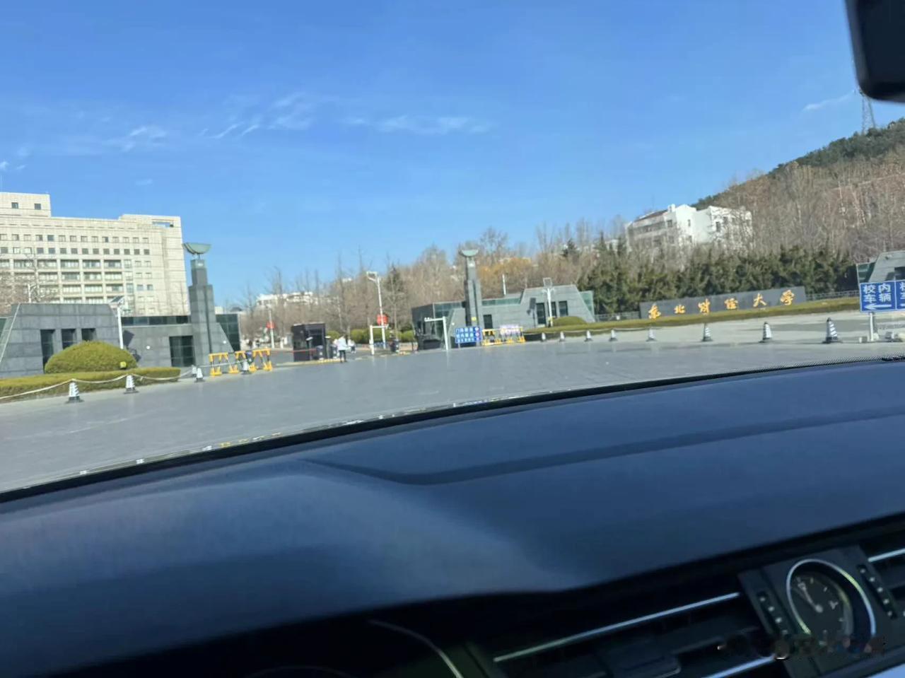 这个微凉的冬日，再次来到这座美丽的海滨城市，她还是春天般的美丽温暖！

可我依旧