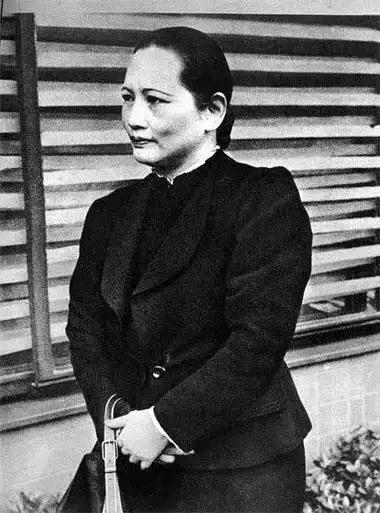 34年后才得知真相：红军快饿死时，宋庆龄偷偷当了和孙中山的家
 
很多人刚听说这