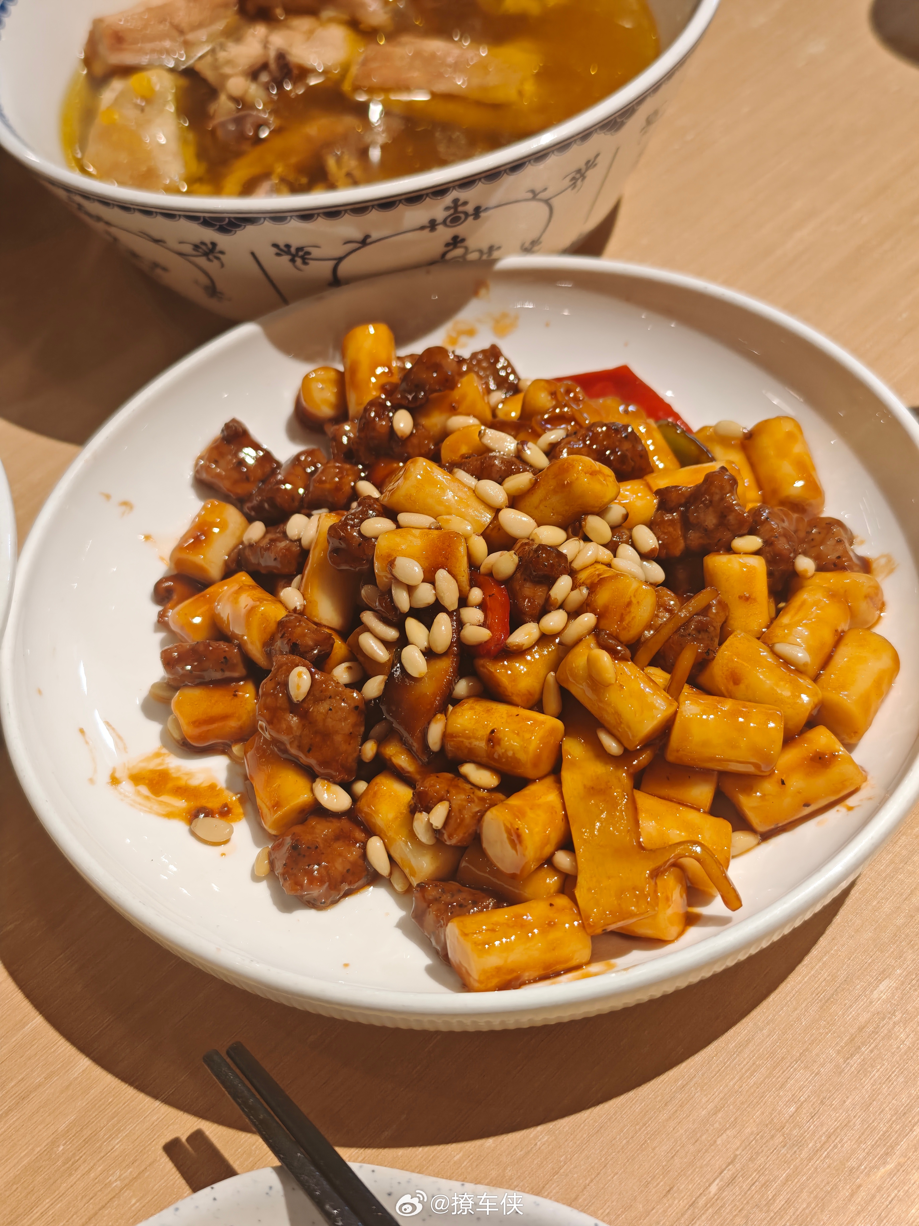 今天晚上到常州出差，在酒店附近找了个小饭馆，点了几个特色菜都没踩雷，特别是这个花