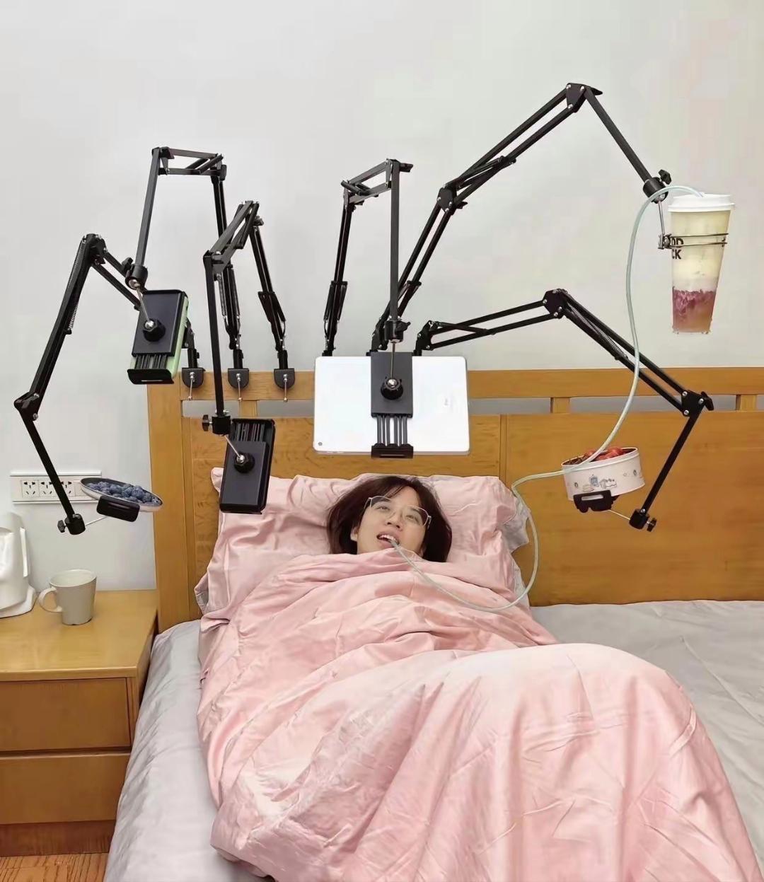 这就是我三个月后要娶的老婆，大家说，咱们就这关系，还结个啥劲儿啊？