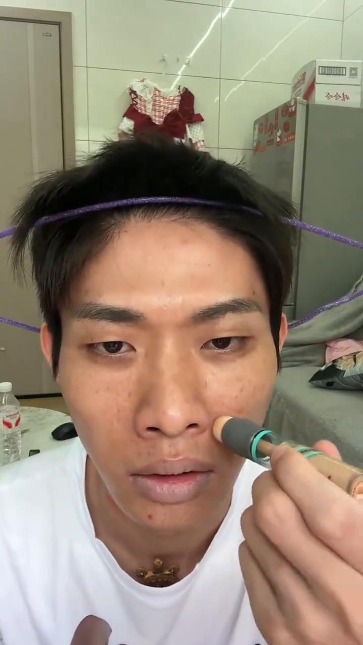 想穿这个衣服。
很多人不相信我是当男模的，说我只有一米六几怎么能当？我穿上我十厘