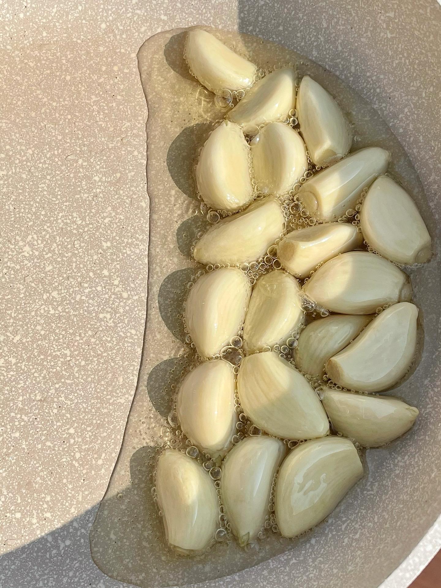 感谢网友，我怎么才发现这个吃法😭！！黑蒜子牛肉粒真的太好吃了，你们一...