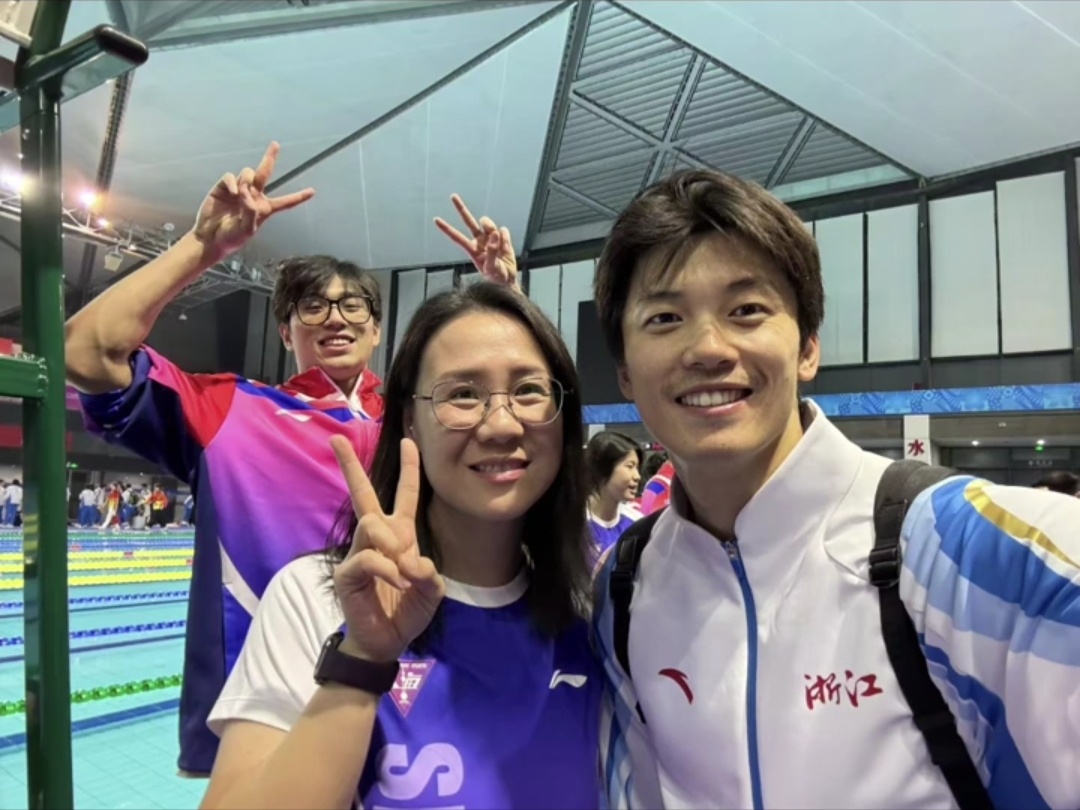 『8594』20251118 全运会合照掉落泳池著名打卡点🐰 