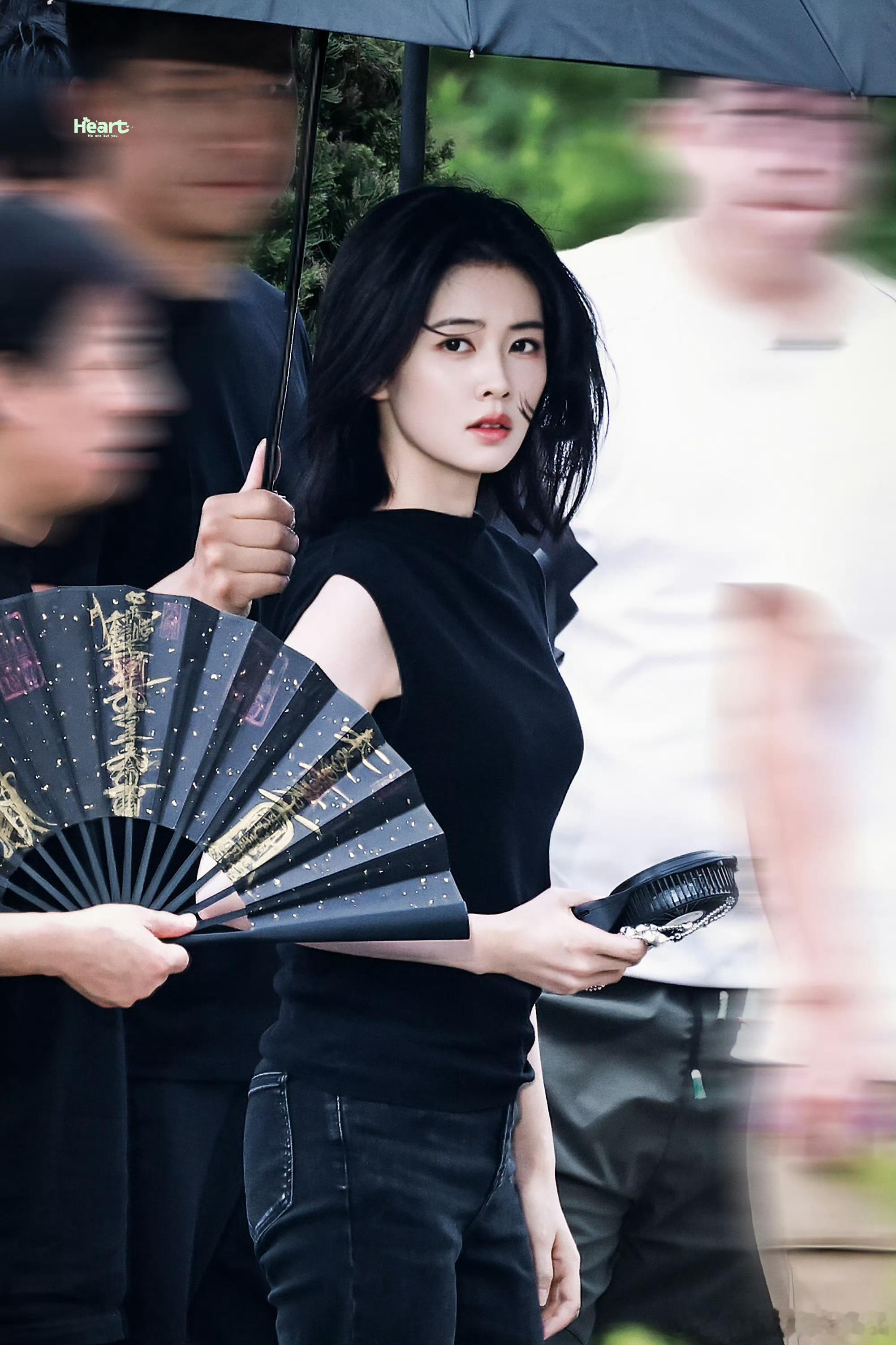 完全妈妈级别，完全女神级别，鹿鹿真的可塑性很高啊，这个王韵娜人生的不同阶段鹿鹿都