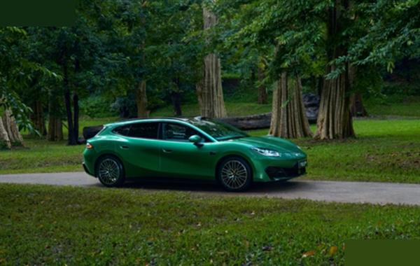 「比亚迪9月干到46万：七款车同时破3万，但国内这头在掉」
比亚迪9月交付463