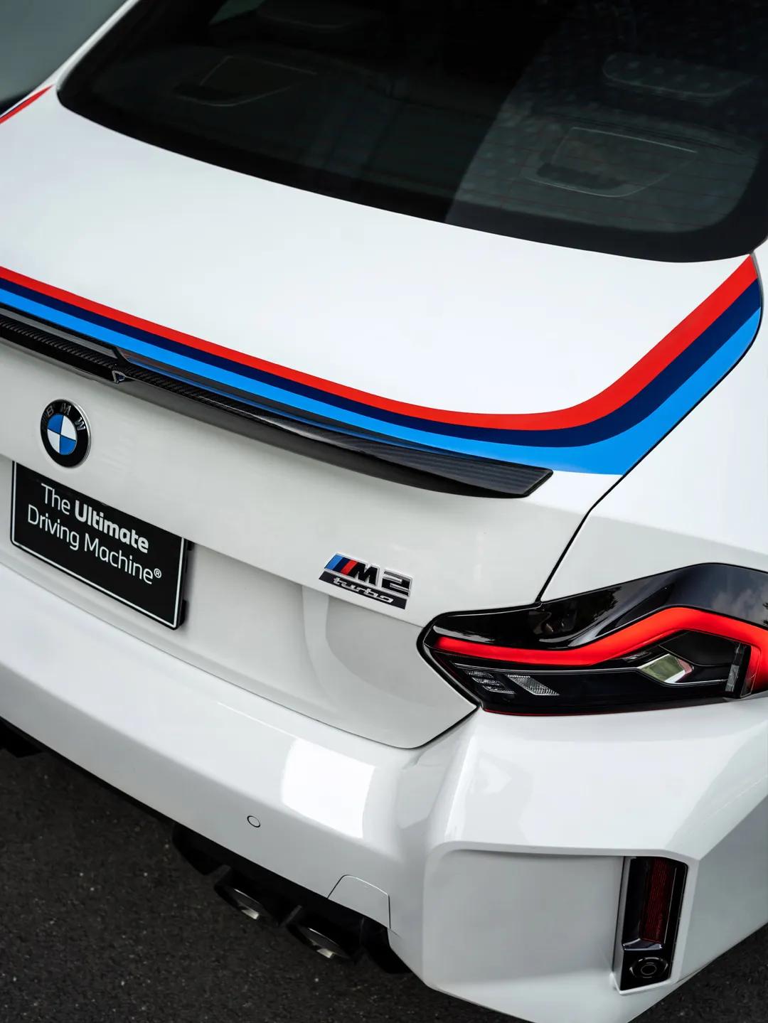 最近，南非宝马在约翰内斯堡发布限量33台的2026款BMW 325iS Homa