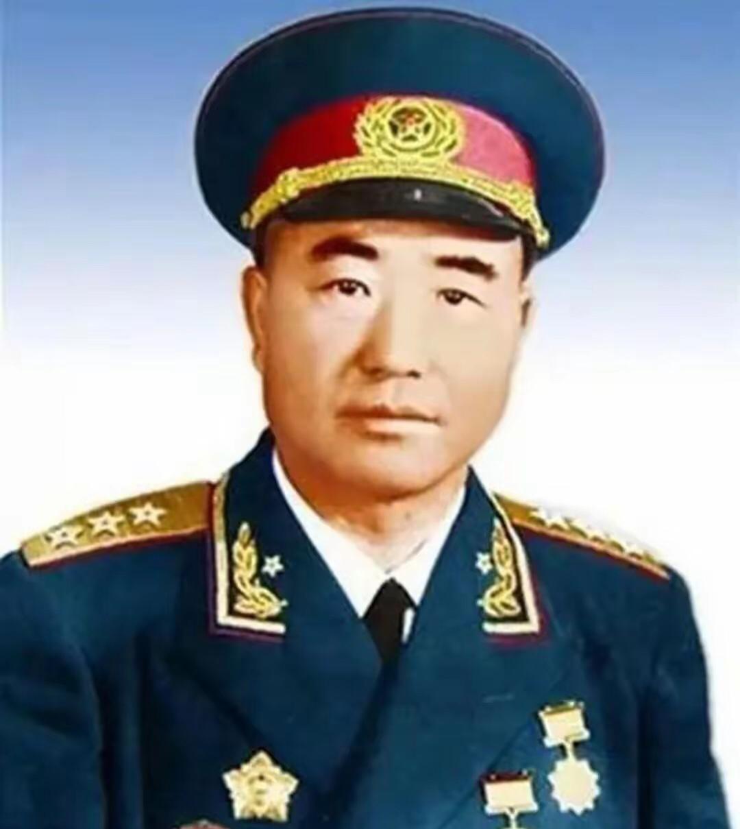 1931年董其武上山剿匪，借住民宅，刚躺下休息，突然进来一个女人，还没等董其武说