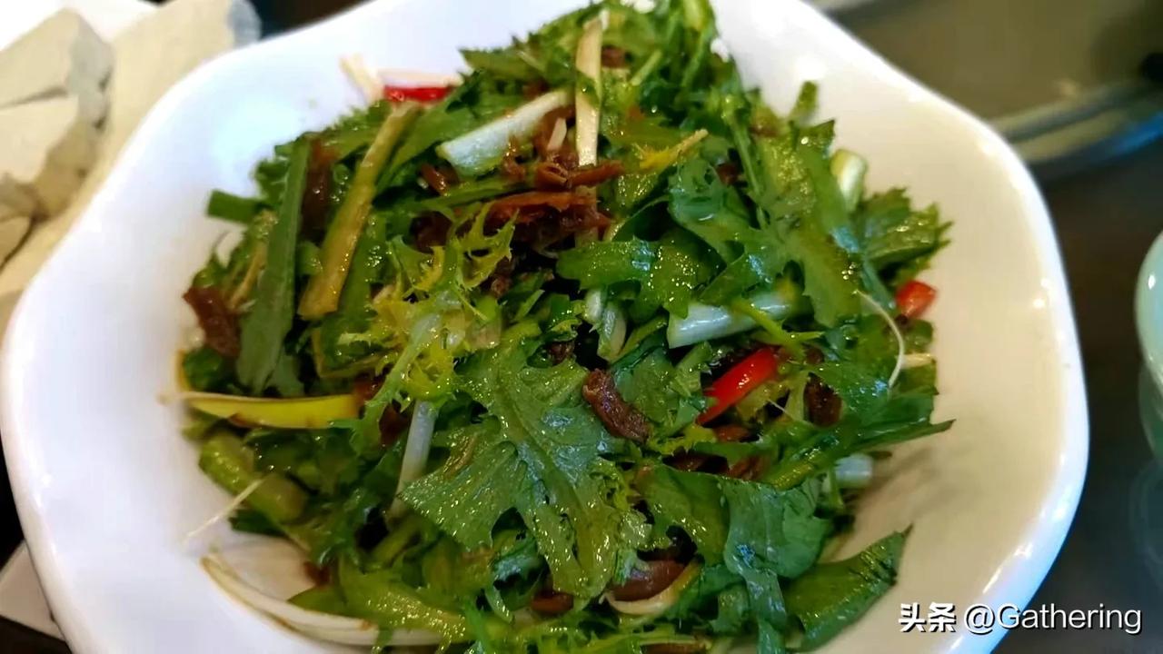 今天是4月1号。各种各样的新的规范又要实施了。昨天我们这里下了一夜的雨！