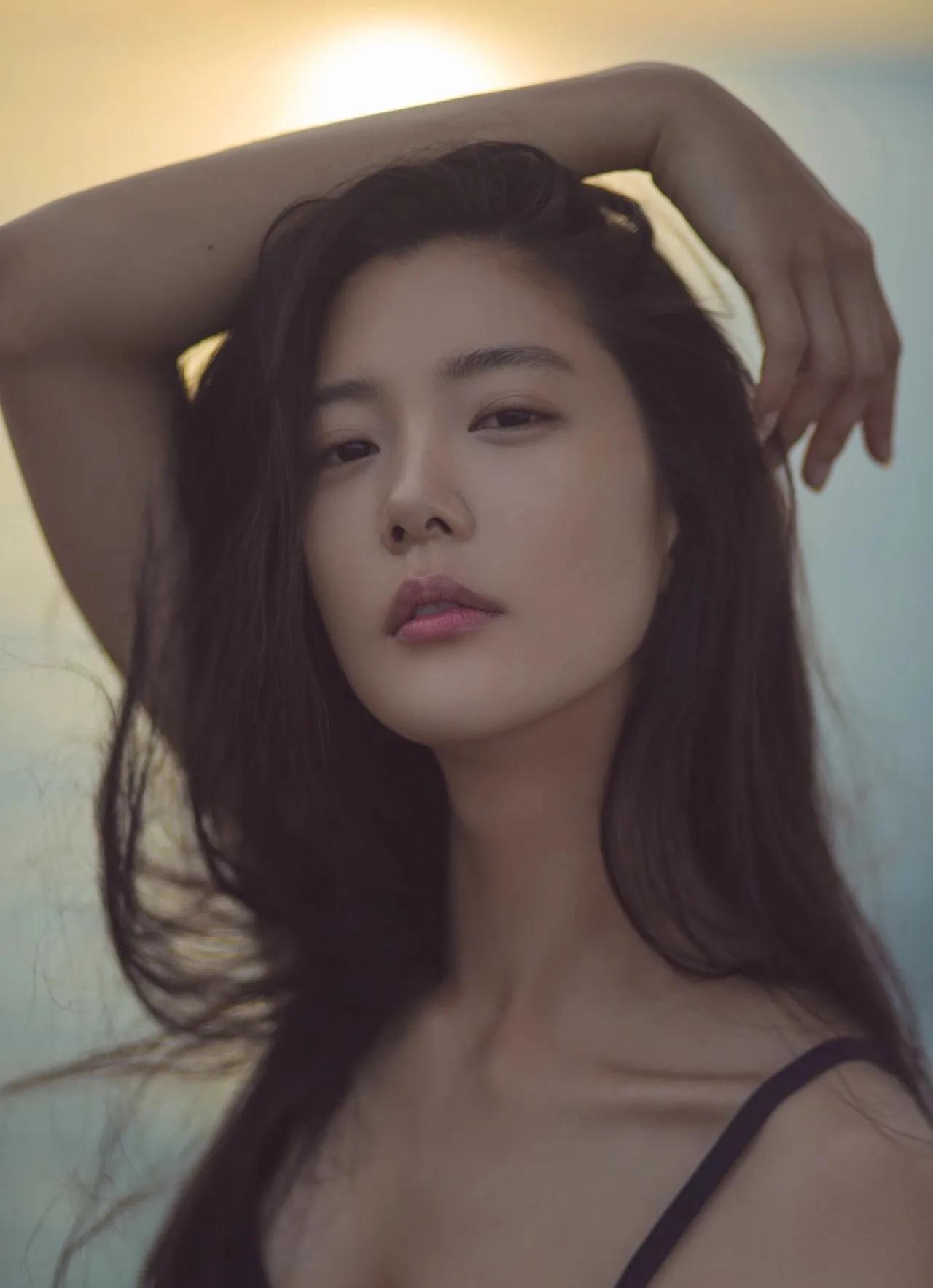 克拉拉的婚姻给女生提了醒，

我刚才问了下在我旁边的老公，
 
这样的颜值，怎么