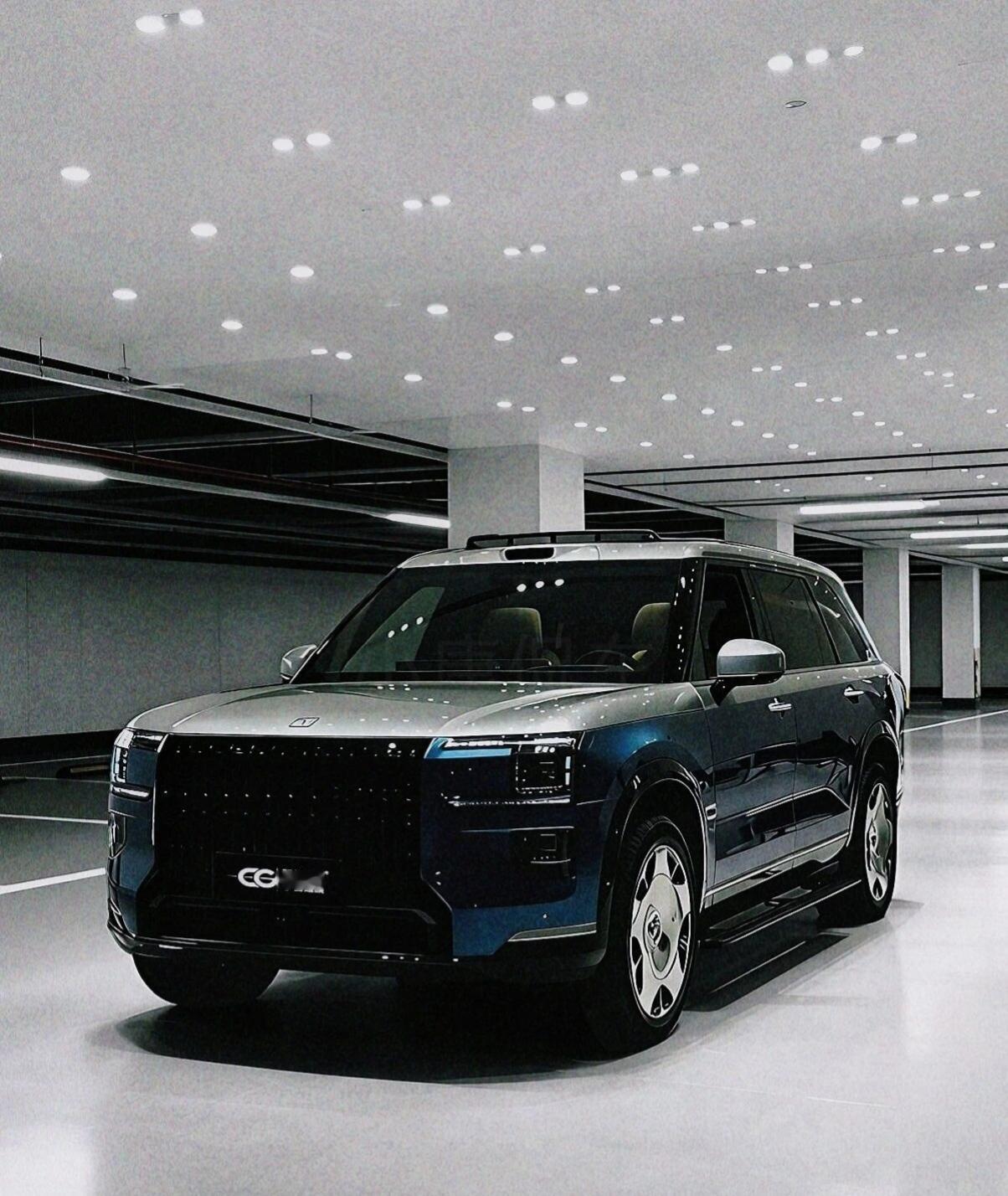 这台极氪9X妥妥的国产“库里南”既视感双拼配色真的长在审美上，下半部分是星辰宝蓝