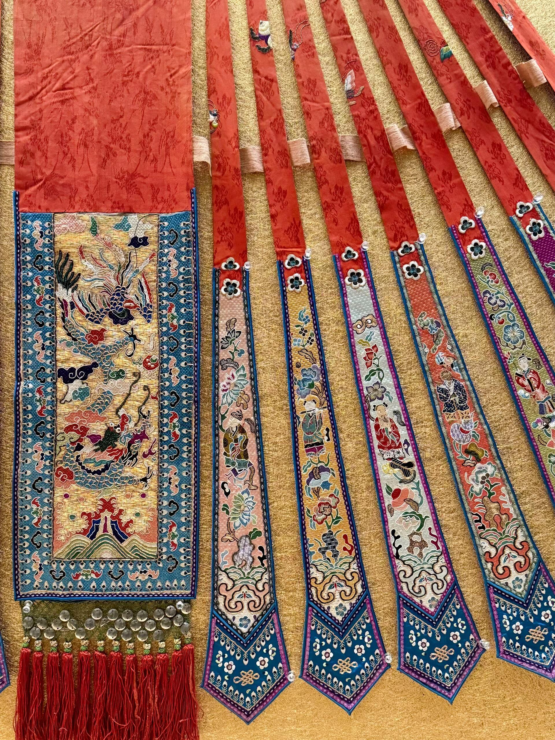 将二十四节气穿在身上中国人有自己的高定马面裙作为中式传统经典服饰，完美诠释了独属
