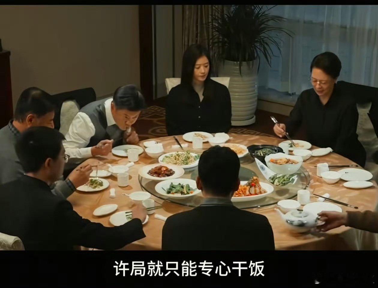 一群狼中唯一的哈士奇许局在《以法之名》里就是那“狼群中的小可怜”，明明想好好干，