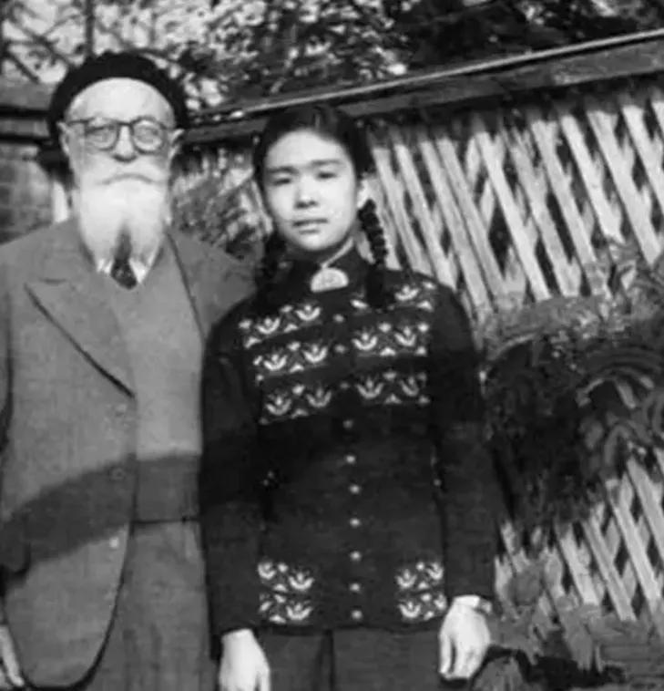1952年，28岁的民国名媛吴似丹嫁给了80岁的外国医生，婚后他们有了一个儿子。