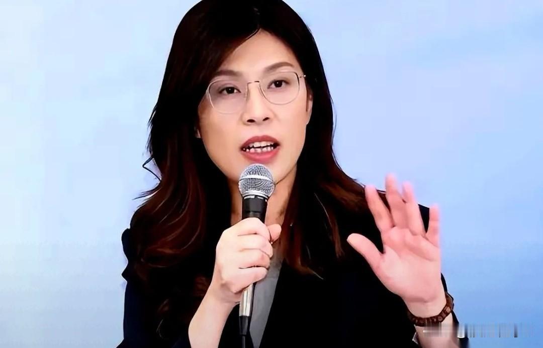 郑丽文言论失据陷舆论困局，言多必失是通用生存课题
 
郑丽文受访失言陷入多重舆论