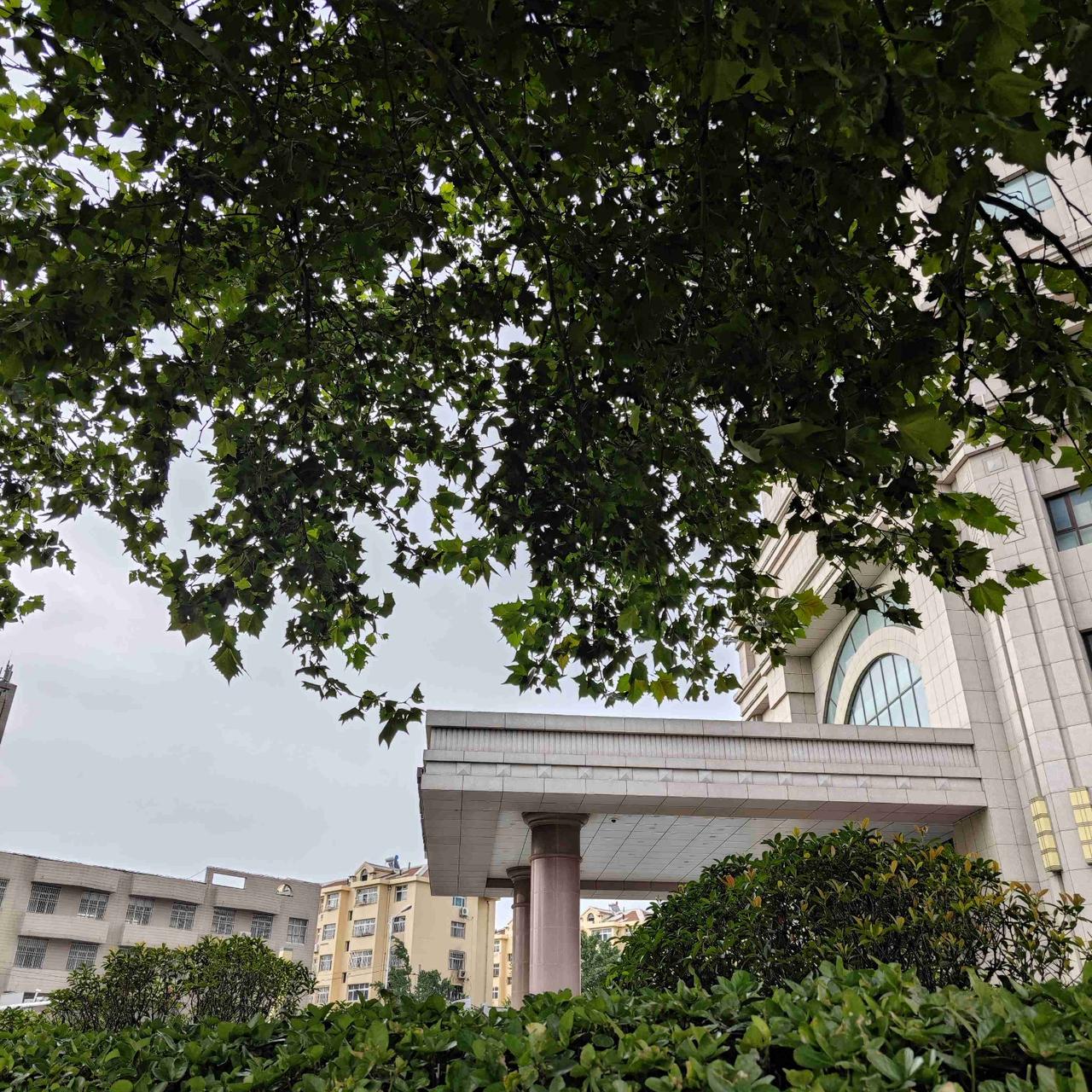 我的今日状态：😡生气
我这里的天气：🌤️多云
今儿个这天时阴时晴的，俺的心情