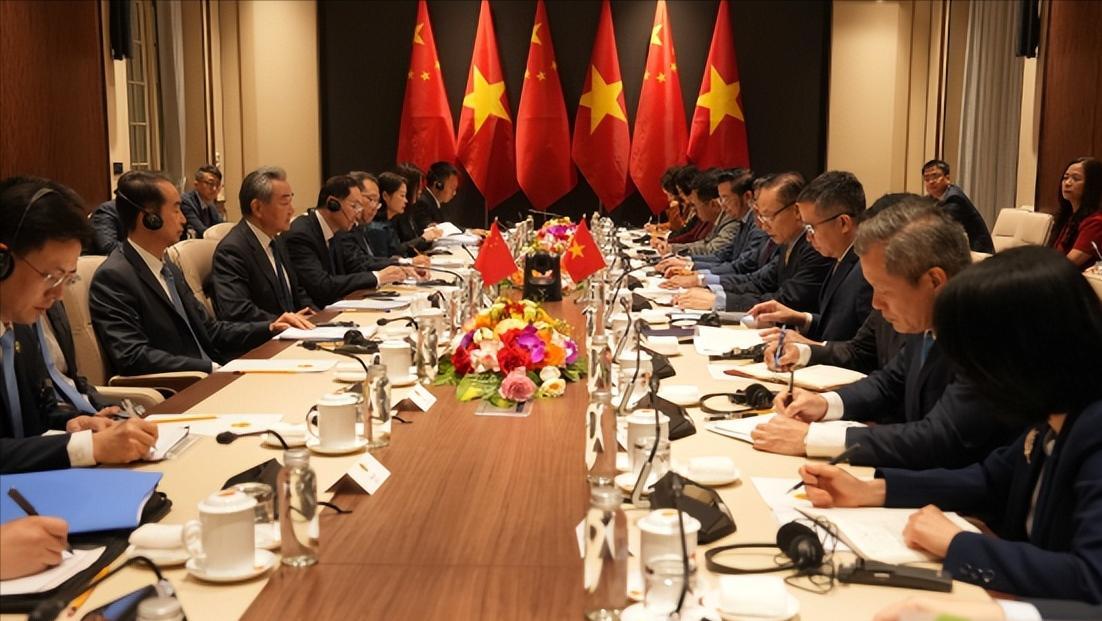 “统筹发展与安全，走好社会主义道路，携手应对共同挑战” 这一主题深入交换意见，达