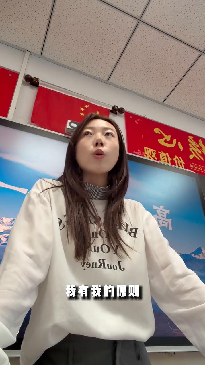 今天是咱们第一次见面，我先做个自我介绍。我是咱们班的数学老师，我叫武玲羽。咱们下