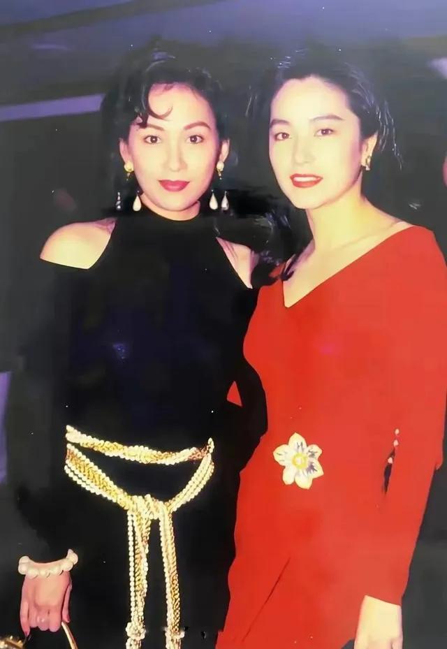 我觉得图一跟林青霞合影的那位 还有图二，这两位也是大美女
她们演的电视剧我们应该
