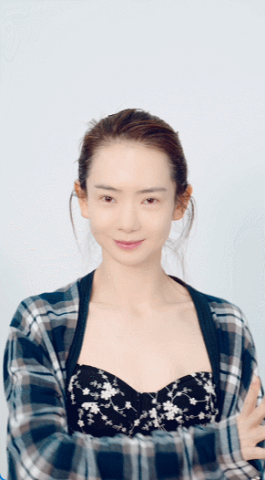 #戚薇妆前妆后# 戚薇《蜀绣》造型变装来啦~我们戚哥紧跟潮流[酷]美女就是妆前妆
