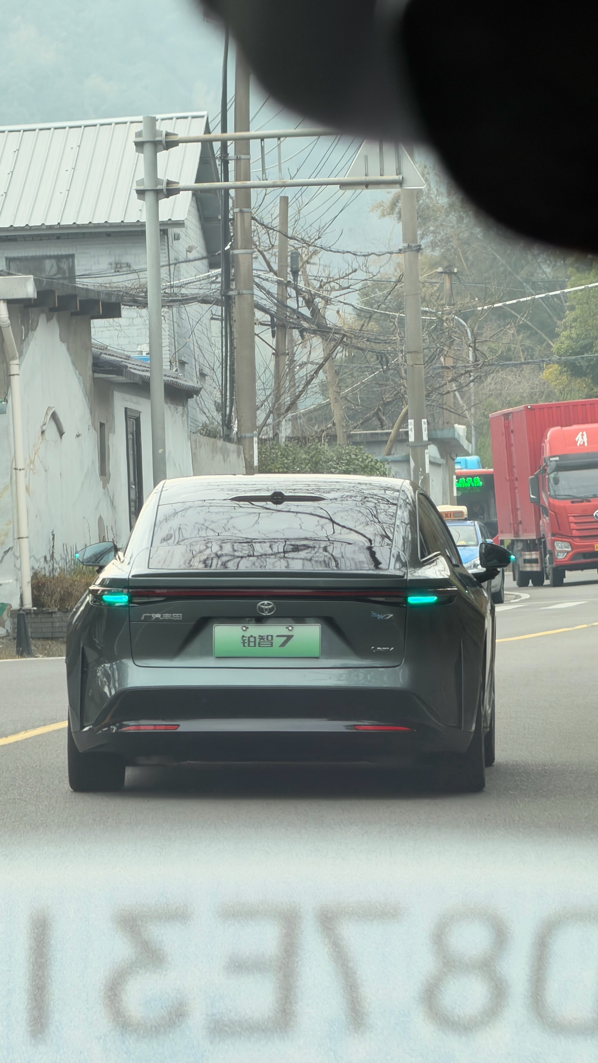 铂智7 的小蓝灯长这样