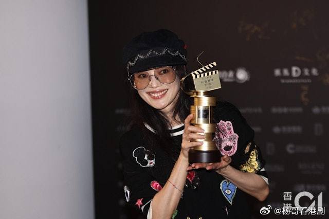 「香港電影導演會年度頒獎典禮」得獎名單︰.「最佳導演」︰梁栢堅《再見UFO》「最