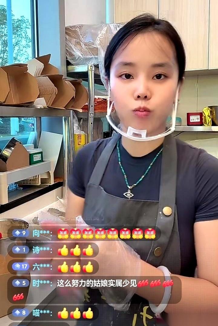 “寒假了，言宝还回河南吗？”
熊磊的直播间，一条评论轻轻飘过，底下瞬间跟了好几条