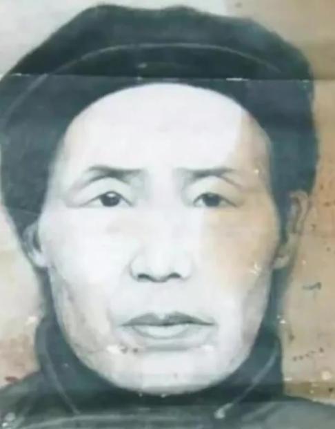 1928年，23岁的王树声被敌人追杀，一个大娘将他拖到自家地窖中藏了起来。不久后