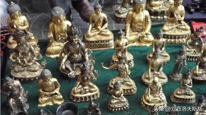 没有经历过请不要轻易嘲笑国宝帮！
八十年代初，集邮热的时候我也收集了好多邮票，不