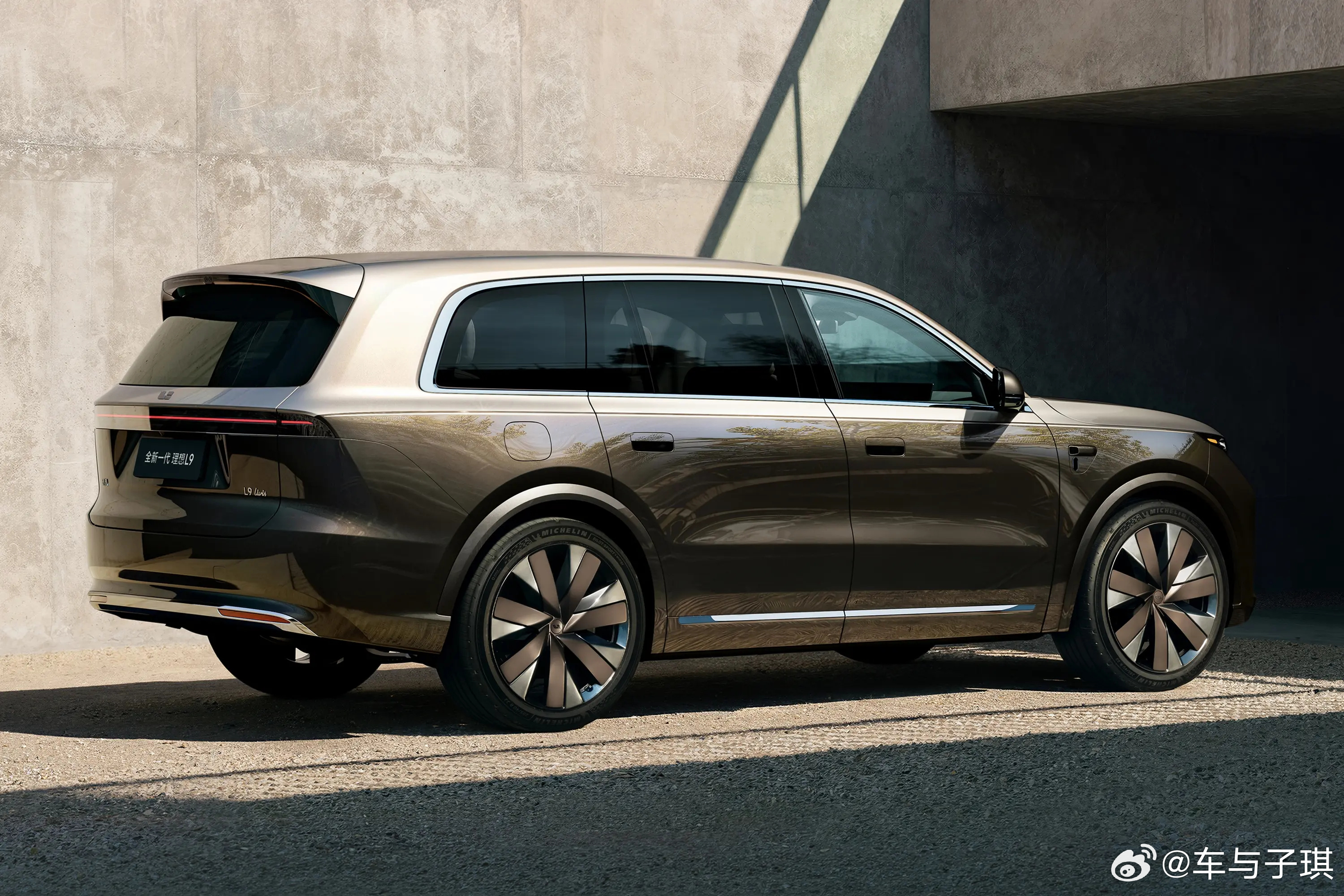 蹲了好久的新一代L9，二季度终于要来了，作为长期关注的数码博主，简单聊聊现款的驾