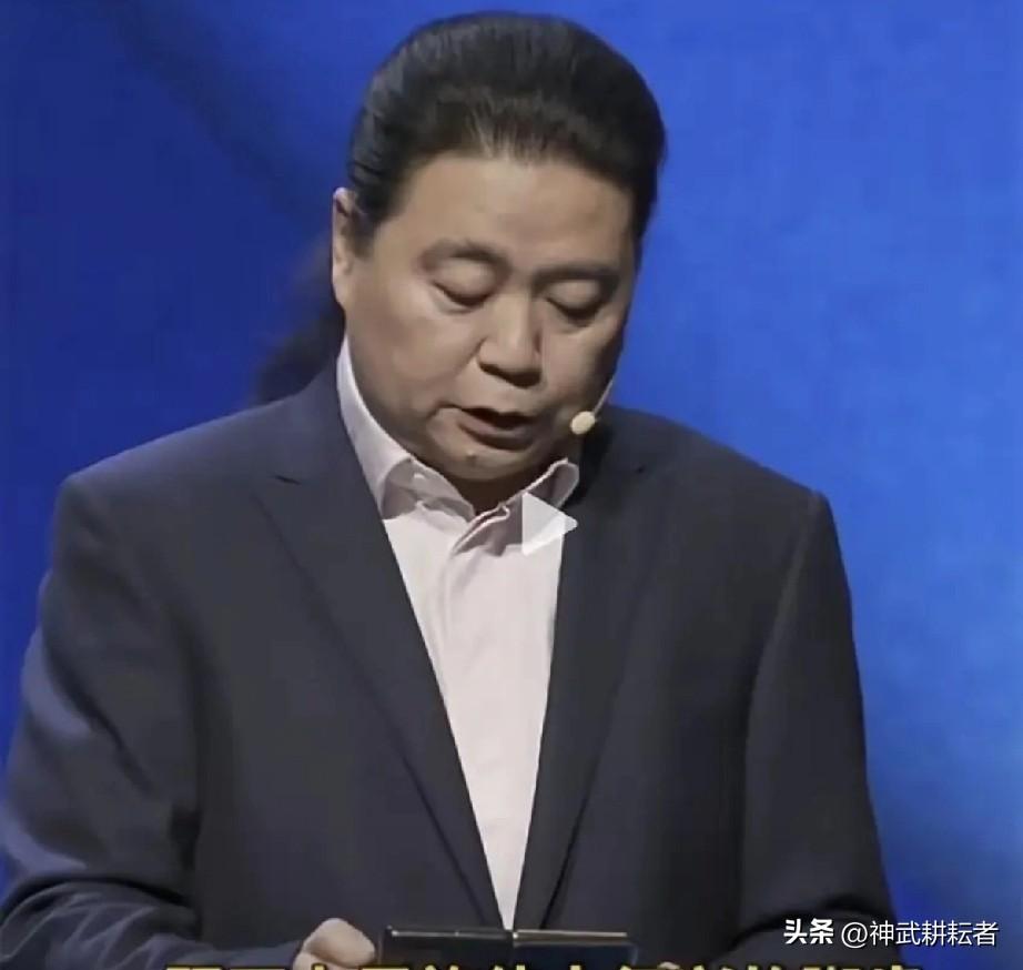 《铁齿铜牙纪晓岚》编剧汪海林这些抨击奶油的话，太精辟了，

演艺圈缺乏雄性概念，