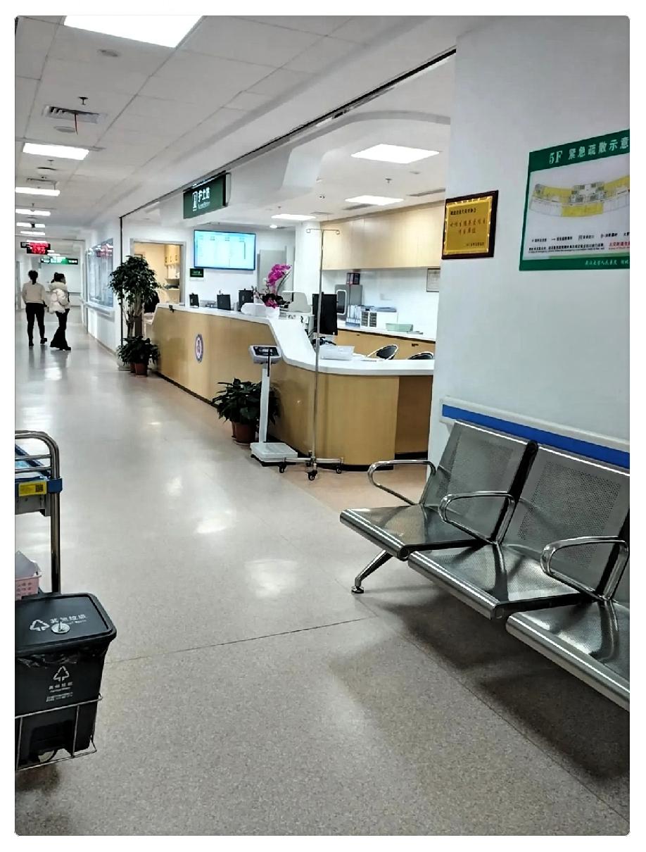 婆婆住院大姑姐掏了6万，我们也掏了6万，报销回来10万，婆婆全塞给了我们，我赶紧