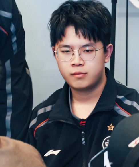 冷知识，Xiaohao是厂长铁粉，打职业也是因为厂长，看看去WBG有没有好结果X