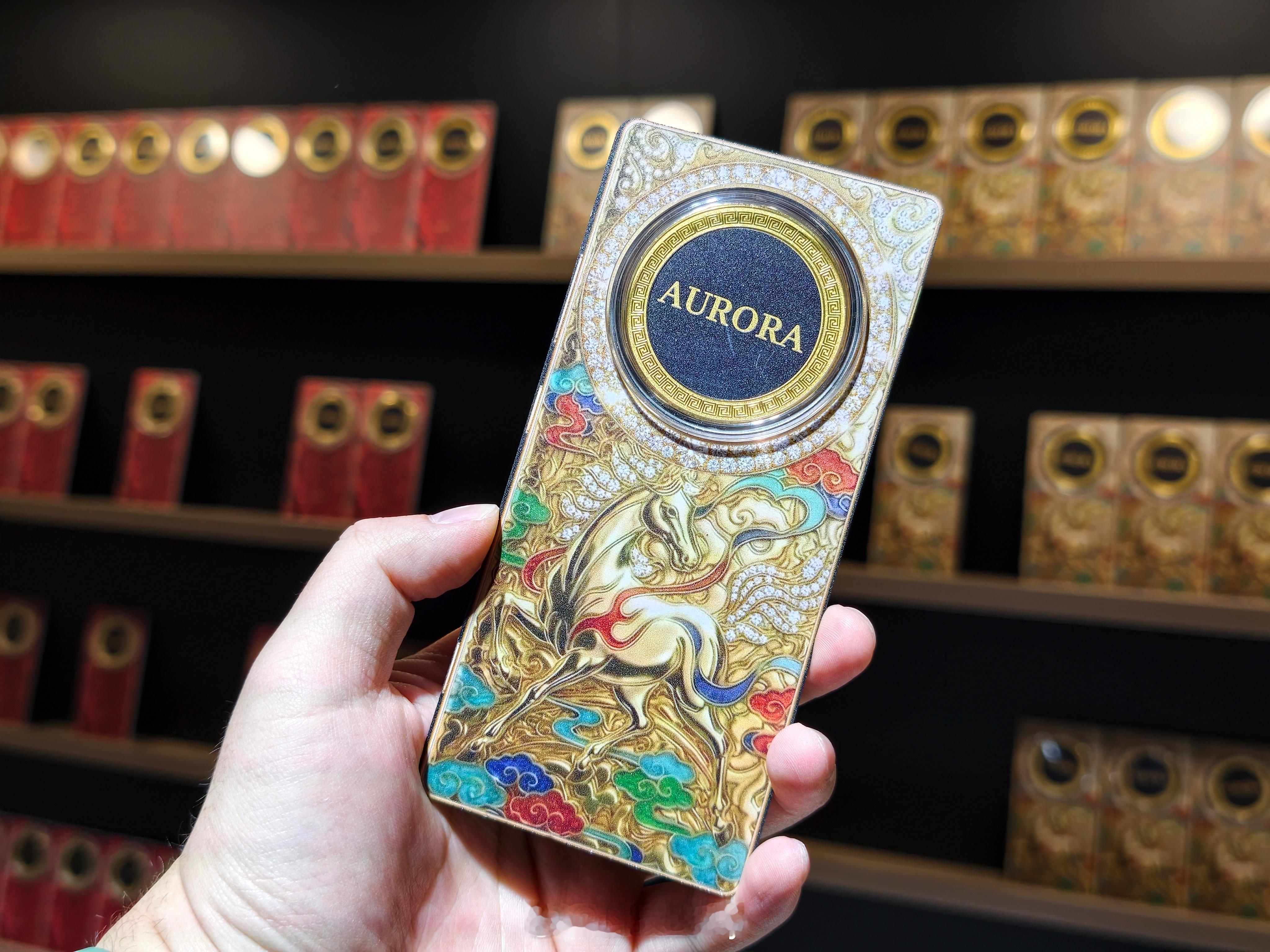 追觅手机上手 形态独特选择多样，豪华范儿还是挺足的，拍照有亮点，系统交互也有AI