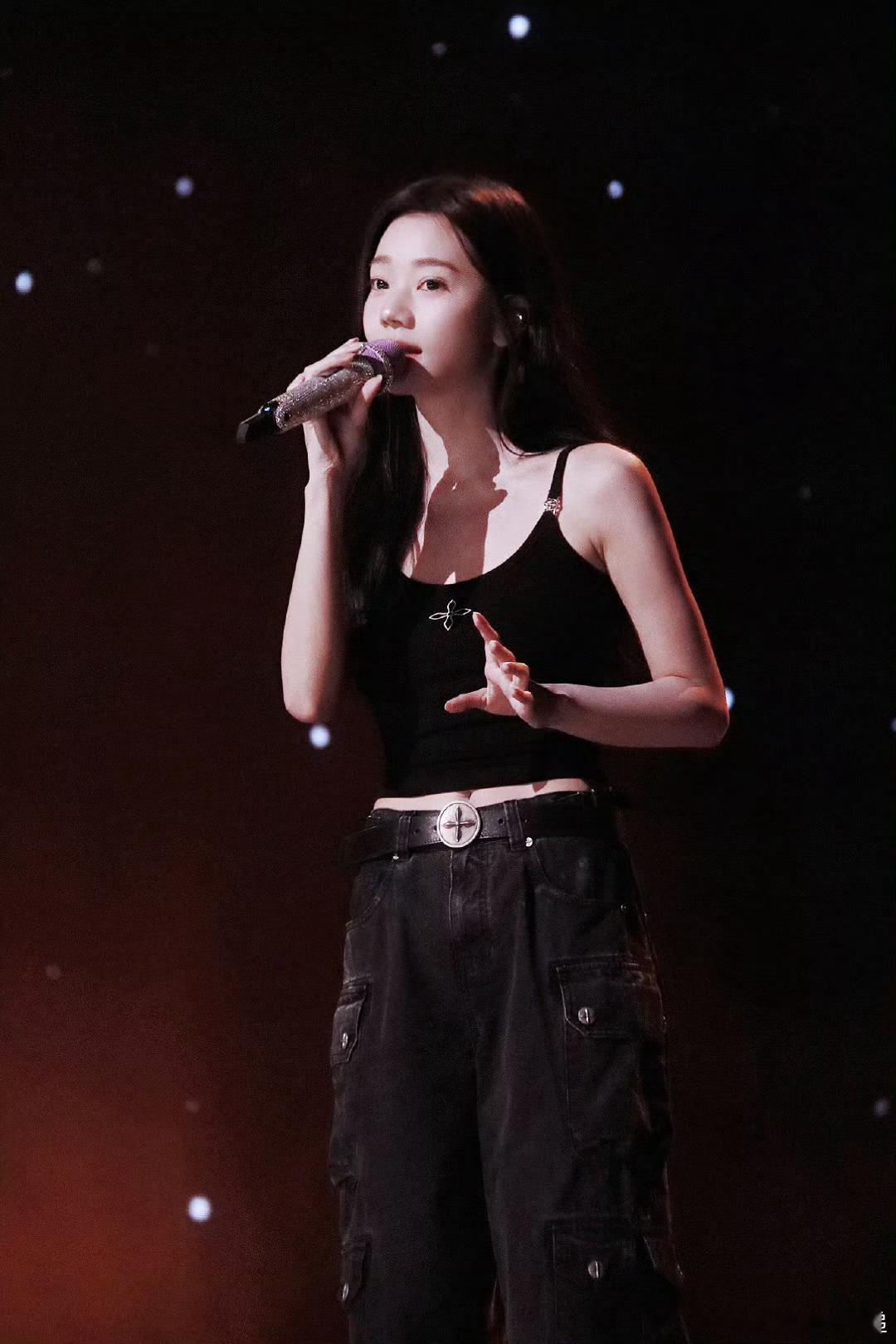 心动之夜上海彩排现场直击心系上海舞台的工位日常 听到紫宁唱歌，本打工人直接泪目！