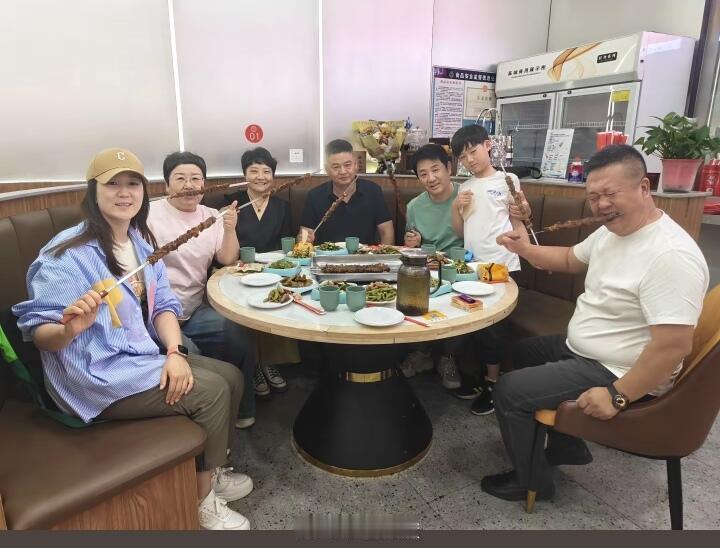 十个勤天[超话]哈哈哈，好喜欢家人局！ ​​​