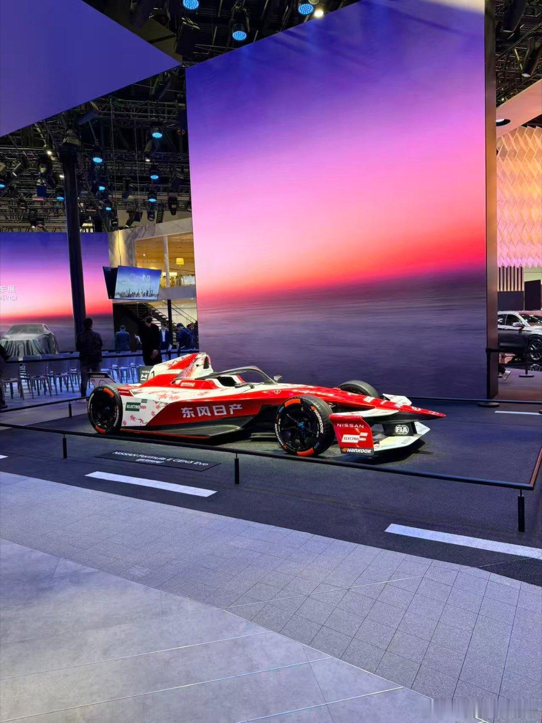 FE来日产的展台了 