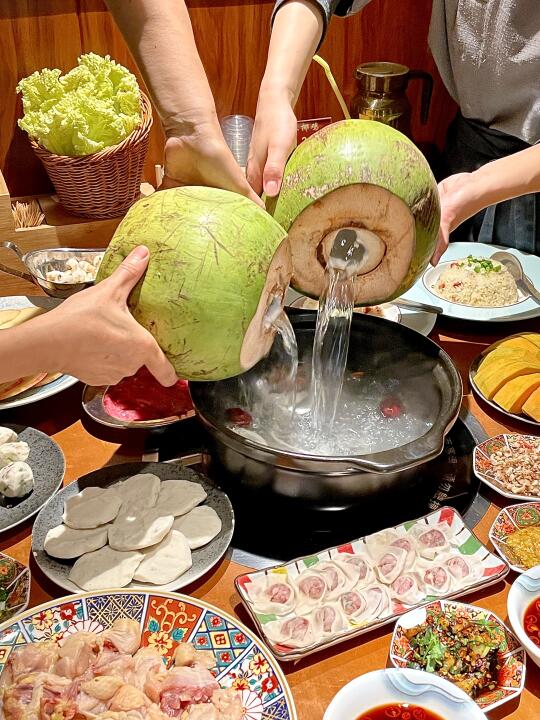 贵阳坠好吃的椰子鸡！！！护国路！！（我心中！