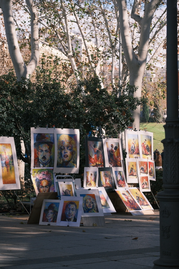 宝石虽落在泥土里，但仍是宝石；沙粒虽被吹到空中，却还是沙粒。 丨莎士比亚 