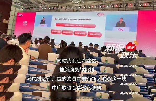 这个新规和房车的事出来，感觉内娱有种死亡前的疯狂一边说解决番位问题，按笔画排序，