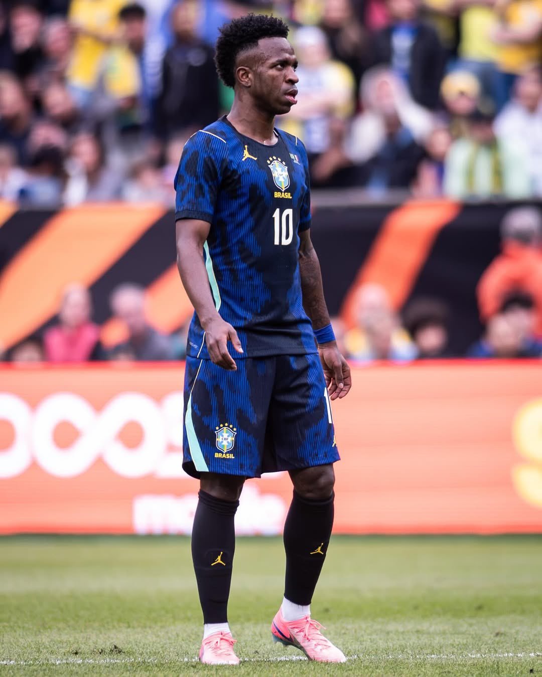 Geglobo：威尼修斯今天没有随国家队一起训练，他在健身房接受治疗。他能否出战