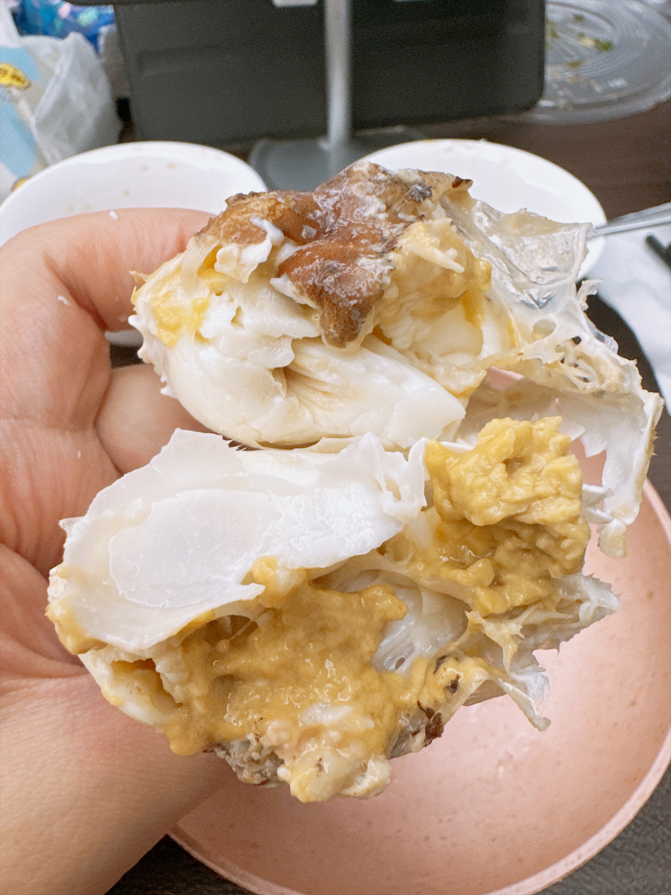 干烤梭子蟹，铺点白菜叶，烧八分钟，打开锅盖一股甜甜鲜鲜的味道。今天吃的公蟹，也很