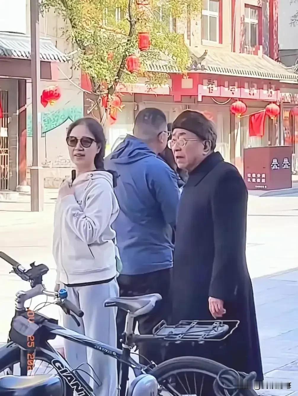 年龄差从来不是问题，能够携手走过34年，依然不离不弃，这就是真爱！