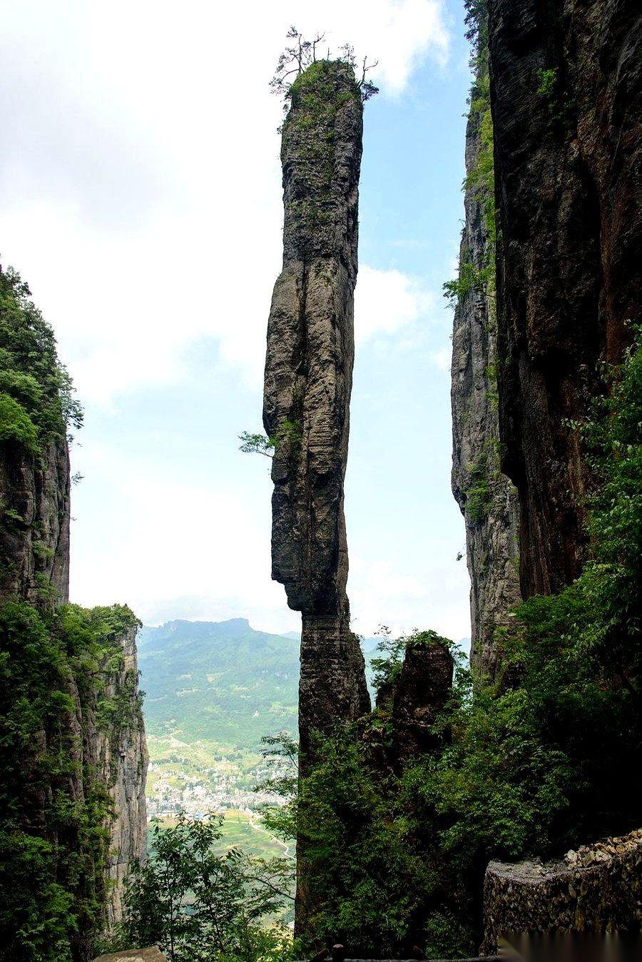 湖北这是真杀疯了。
就前11个月的账本，又甩开安徽42个亿。
这已经不是超车了，