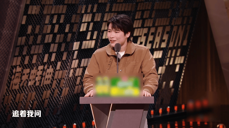 张伟丽都防不住的女人出现了 张萌追着张伟丽加联系方式那段，堪称社交悍匪vs格斗冠