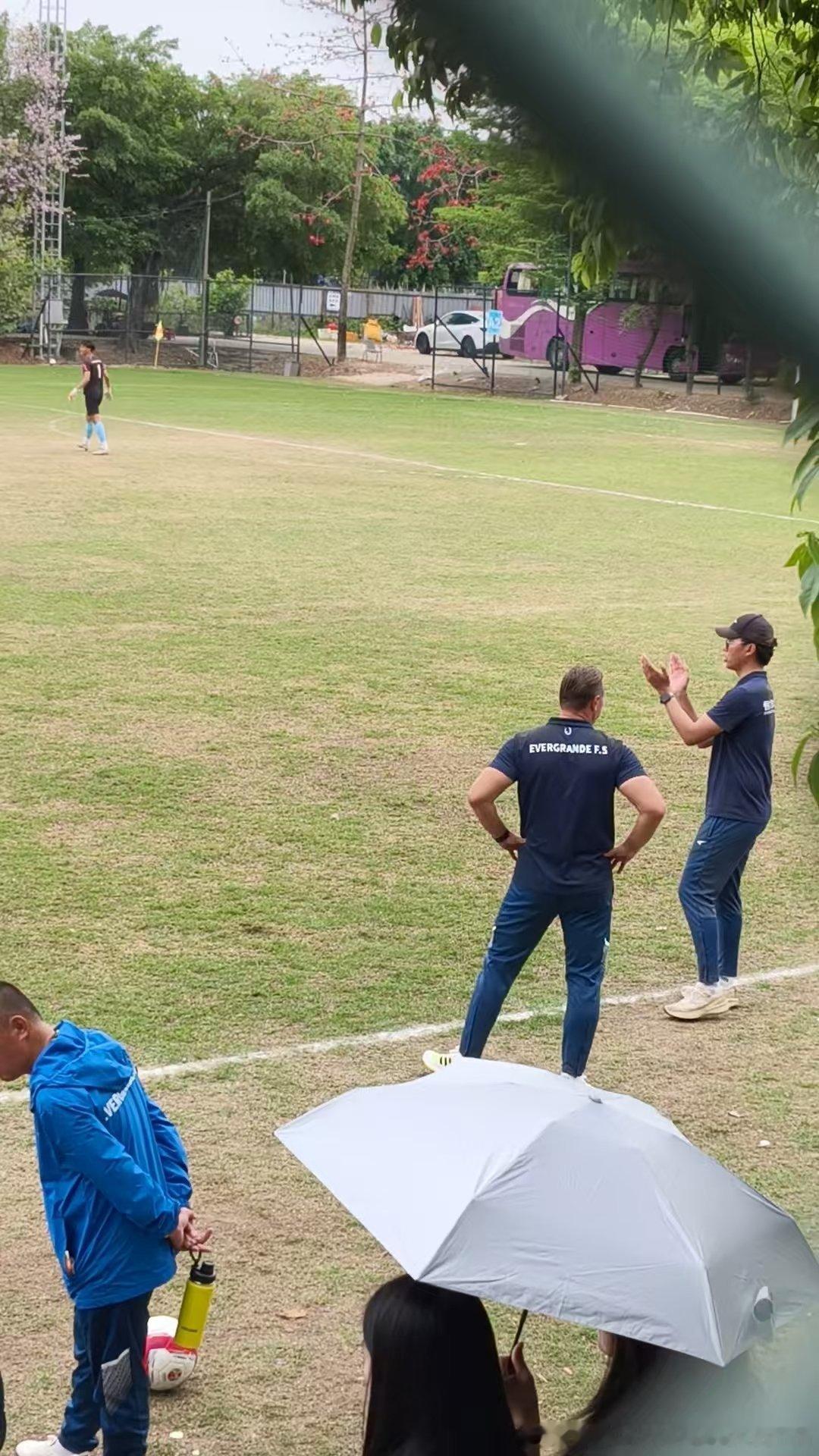 特别感谢坚守的小球员们，在最不容易的时候选择留下，为球队征战中冠。你们的坚持、热